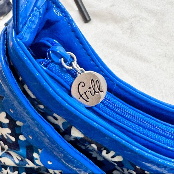 Vera Bradley Blue Frill Vintage White Shoulder Bag with Geometric Pattern EUC - Picture 11 of 15